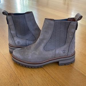 TIMBERLAND WITH ORTHOLITE. Extra comfortable supportive booties in taupe.